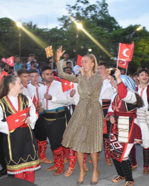 Tuğba Özay, Makedonya’da 19 Mayıs’ı Coşkuyla Kutladı 